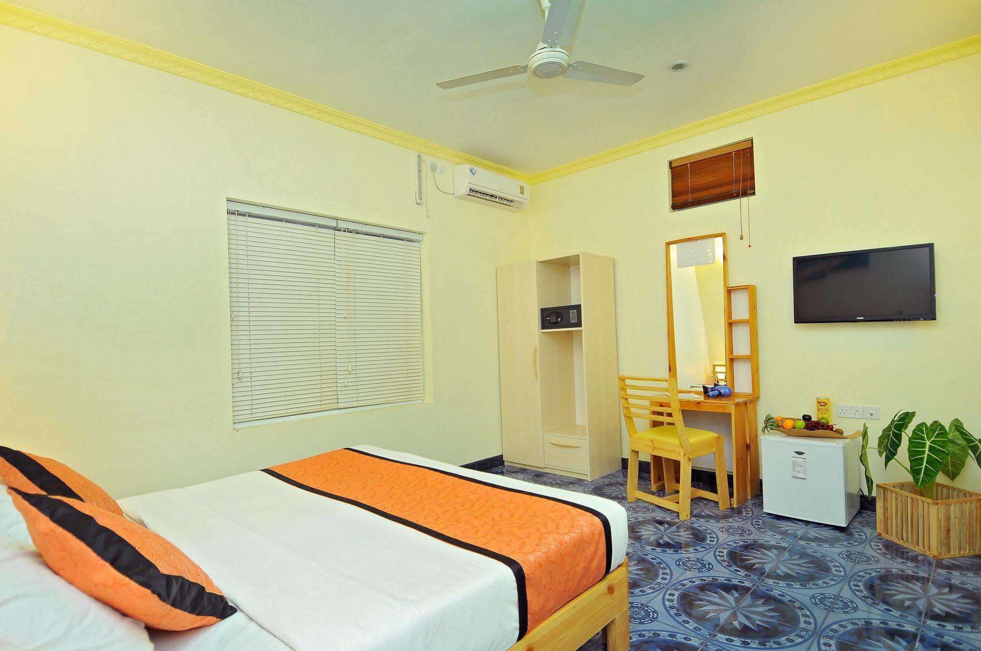 Arena Lodge Sky Maafushi Eksteriør billede